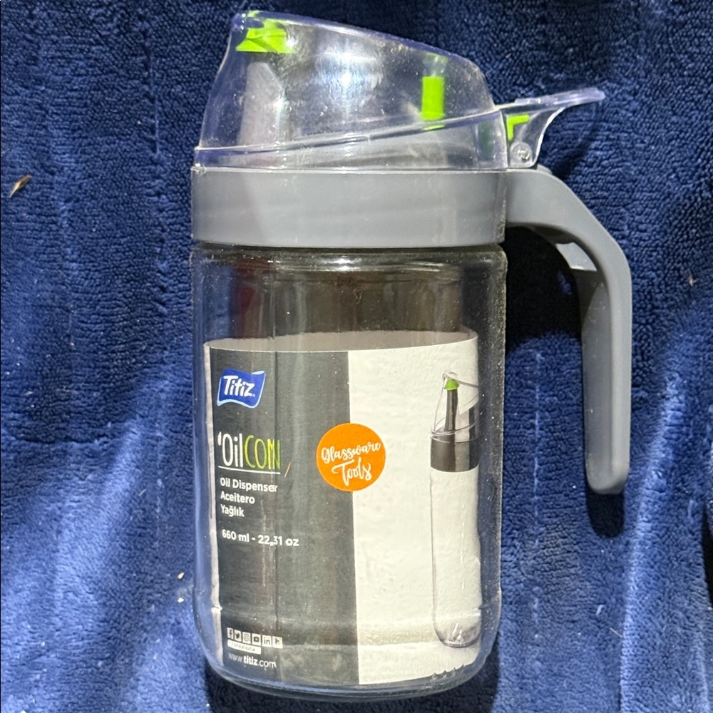 Titz Oil Dispenser Bottle with Gray Handle & Clear Body